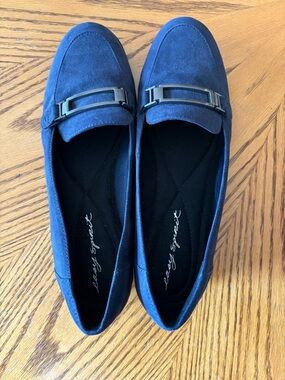NWOT Easy Spirit Women's Navy Suede Loafers